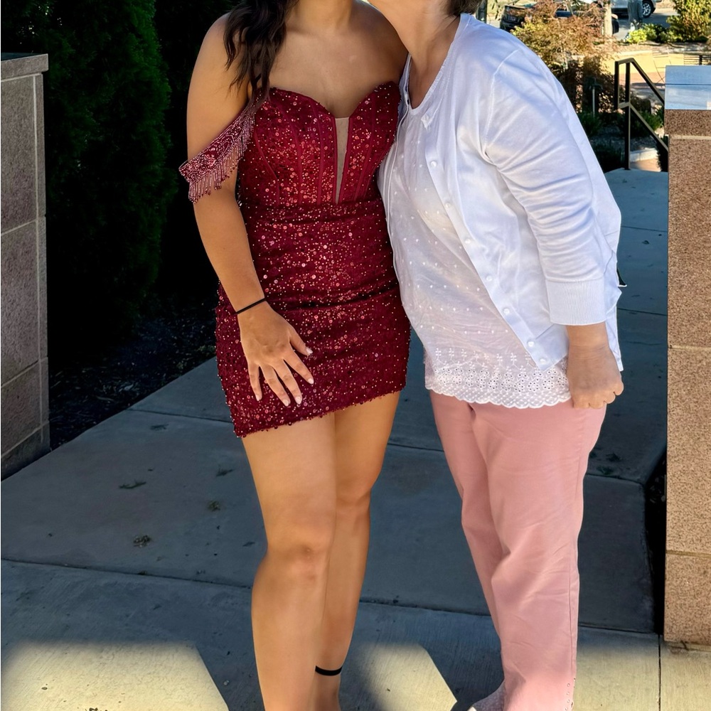 HOMECOMING DRESS - Picture 2 of 5